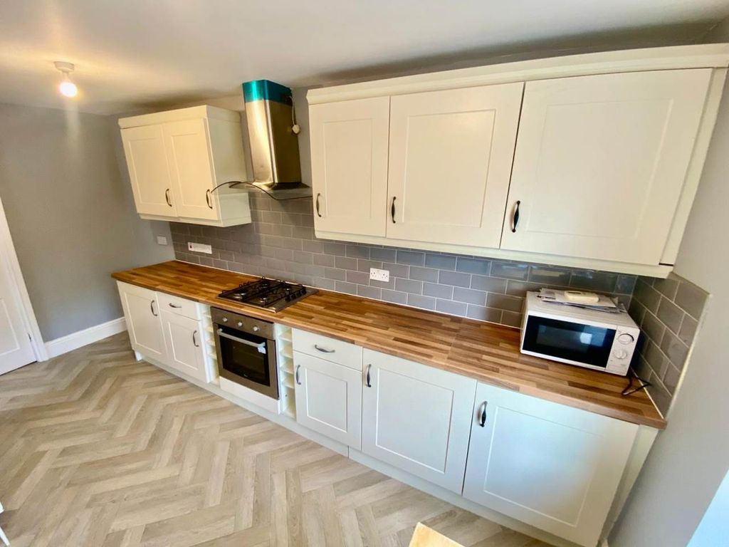 Property photo 2 of 15 Kitchen 1