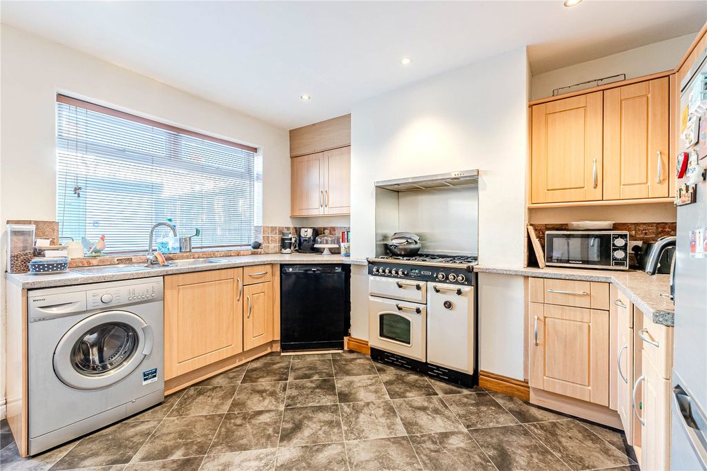 Property photo 2 of 10 Dining Kitchen