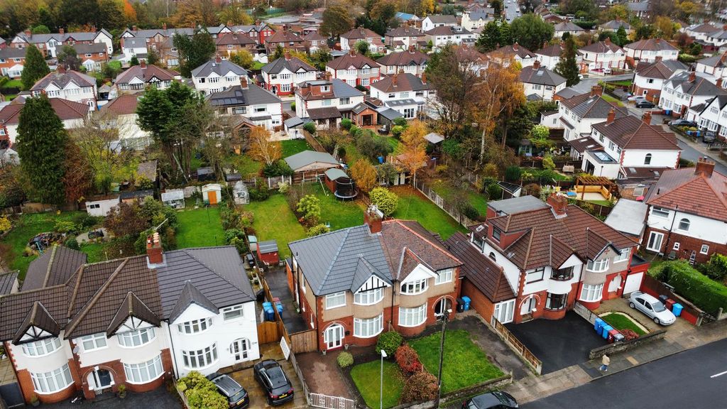 Property photo 2 of 24 Birch Grove