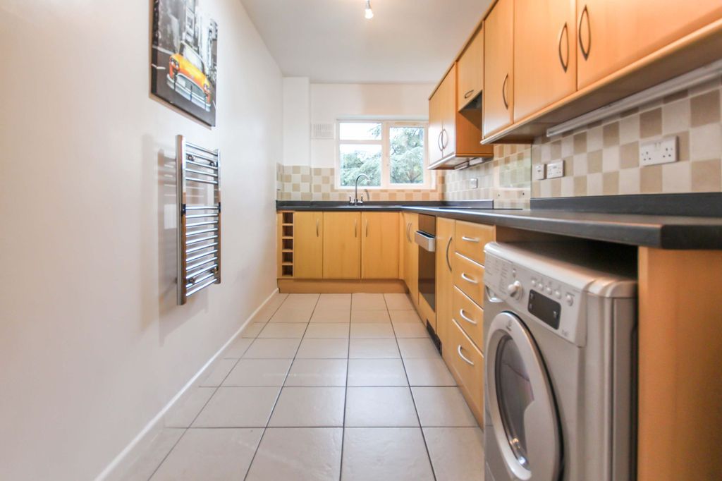 Property photo 1 of 11 Photo 9