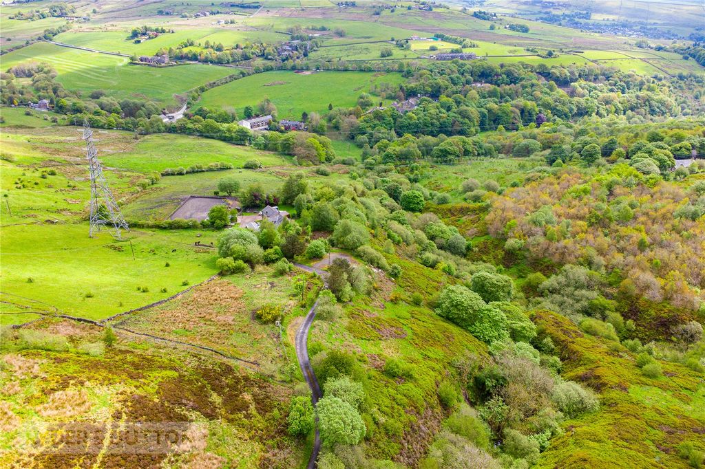 Property photo 3 of 32 Rams Clough