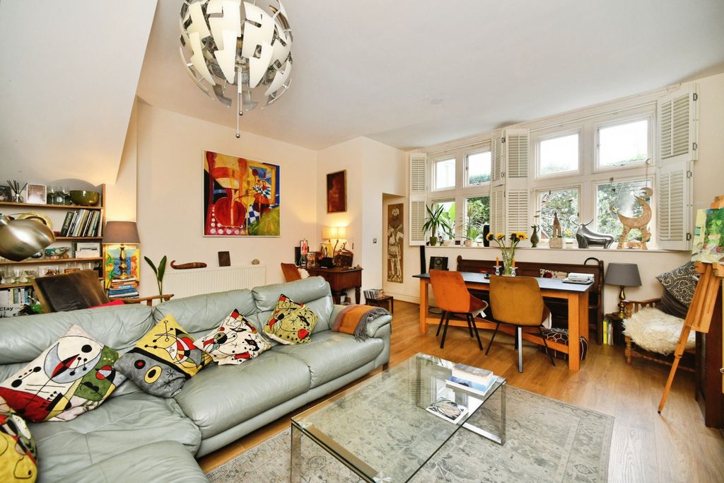 Property photo 3 of 21