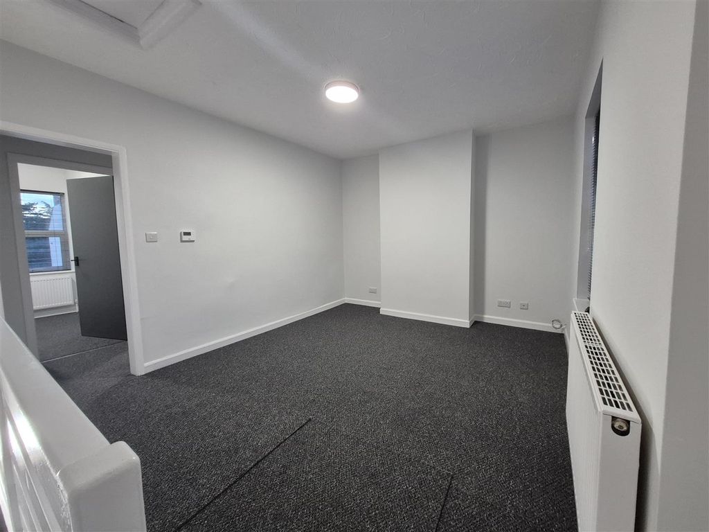 Property photo 3 of 9 1000031684.Jpg