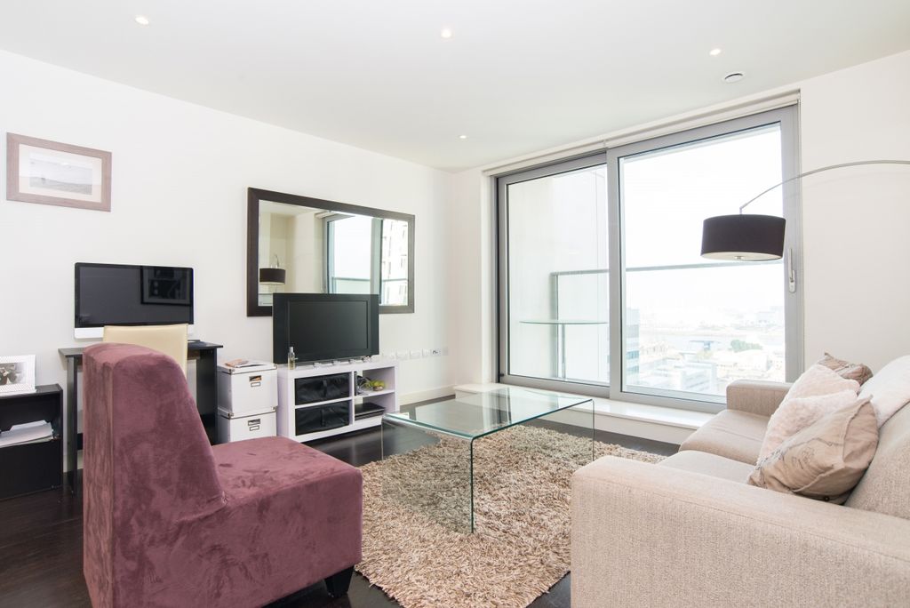 Property photo 3 of 8 Living