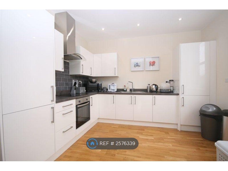 Property photo 1 of 6 Kitchen