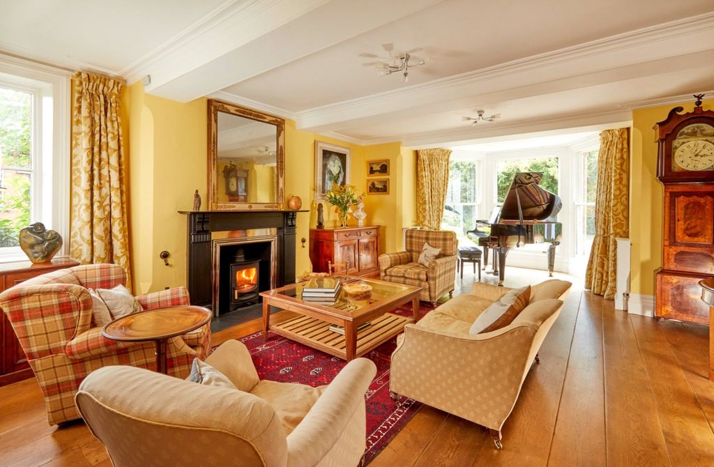 Property photo 3 of 21 Sitting Room