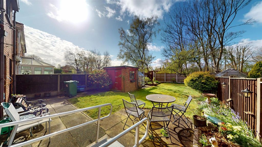 Property photo 2 of 28 Mercer Road Rear Garden