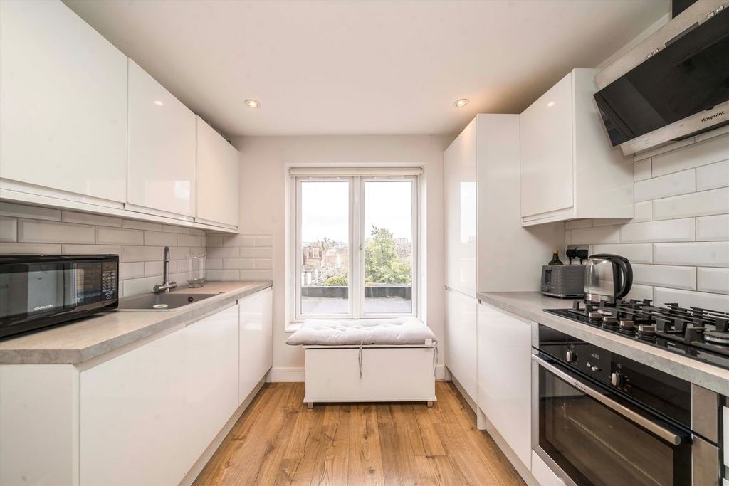 Property photo 2 of 6