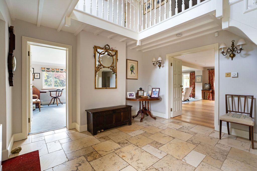 Property photo 2 of 23 Entrance Hall