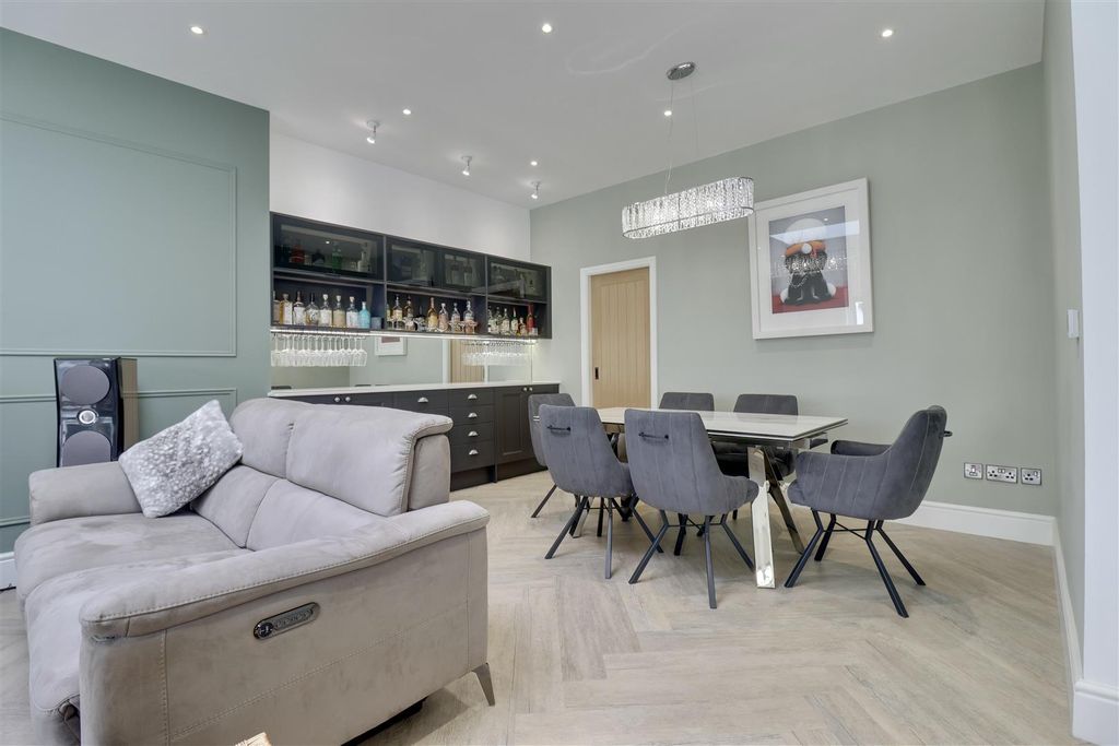 Property photo 2 of 40 55B9Cb46-6B60-42Aa-9629-4E91D81D21C1_1_201_A.Jpeg