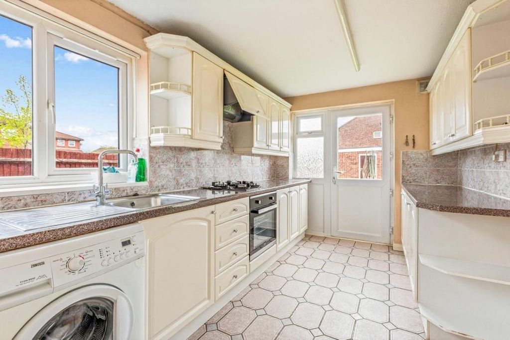 Property photo 2 of 25