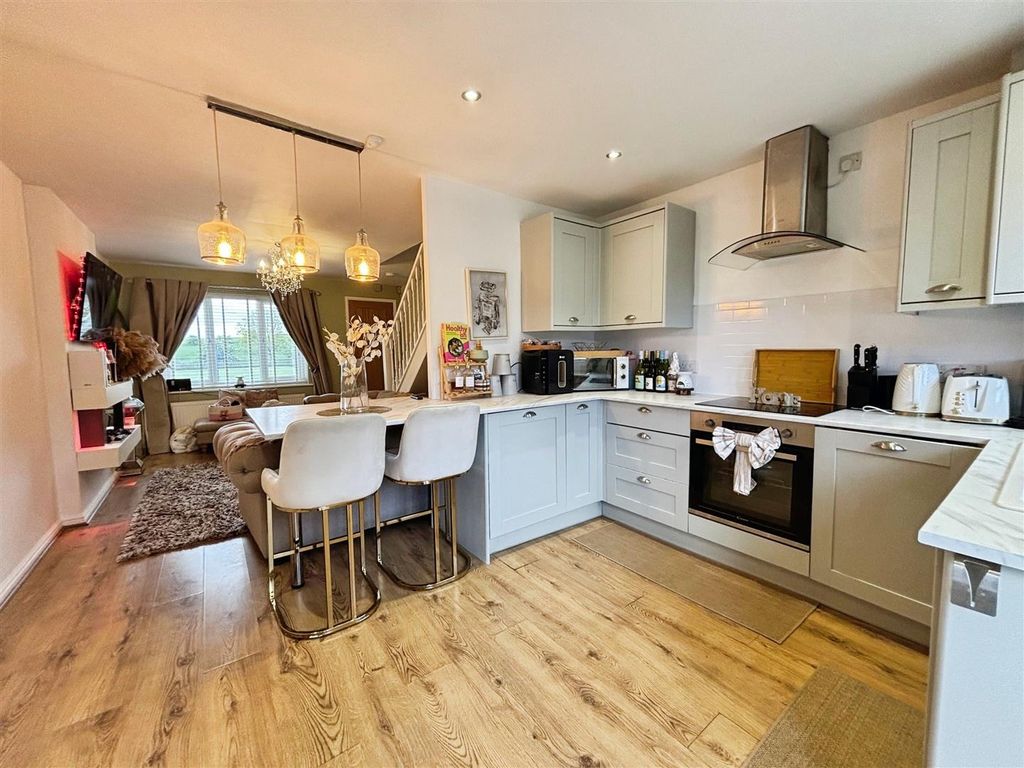 Property photo 2 of 15 Kitchen