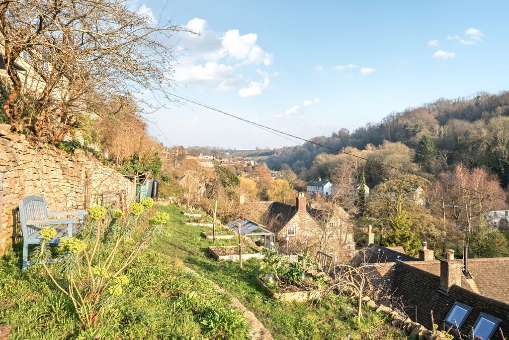 Property photo 2 of 31