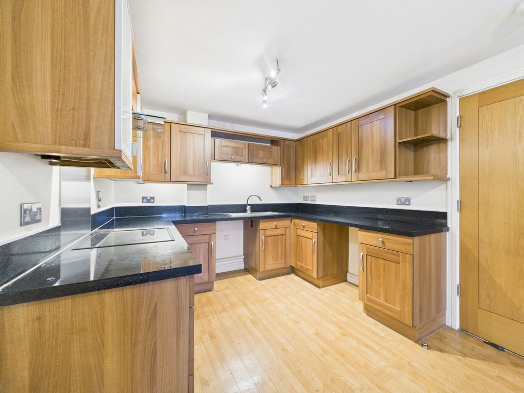 Property photo 3 of 6 Cam03062G0-Pr0221-Still006