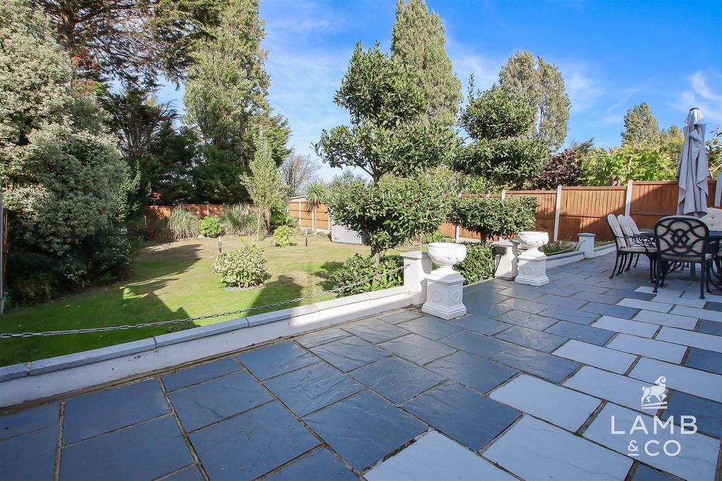 Property photo 2 of 29