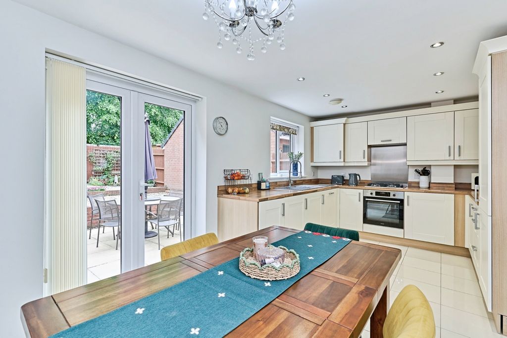 Property photo 3 of 15 Kitchen/ Dining Room