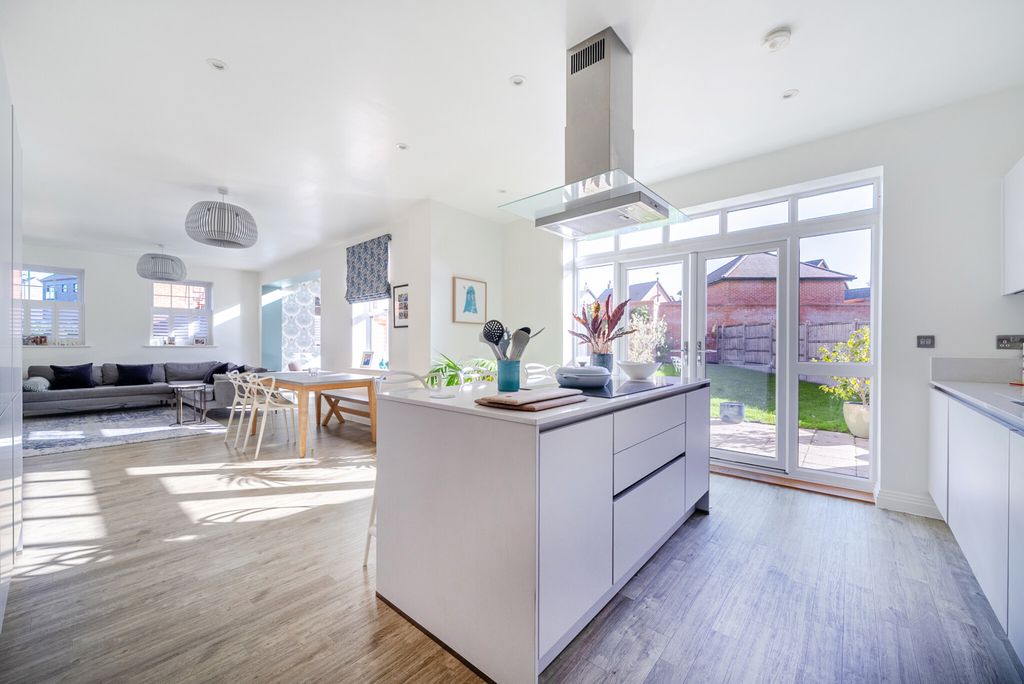 Property photo 2 of 37 1370770-15-68Fb5d...