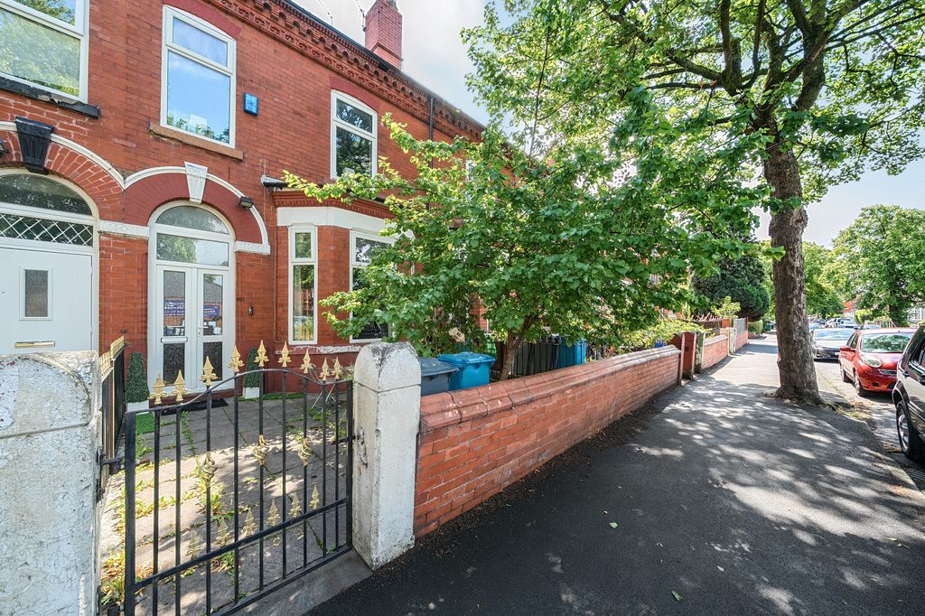 Property photo 1 of 18