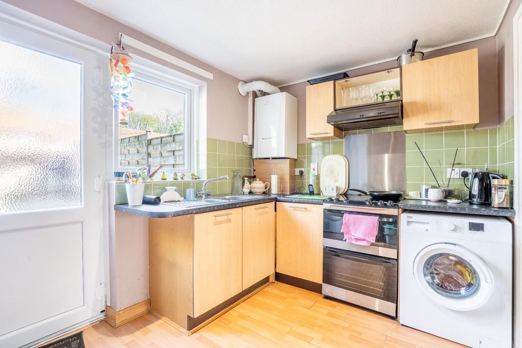 Property photo 3 of 12 Kitchen