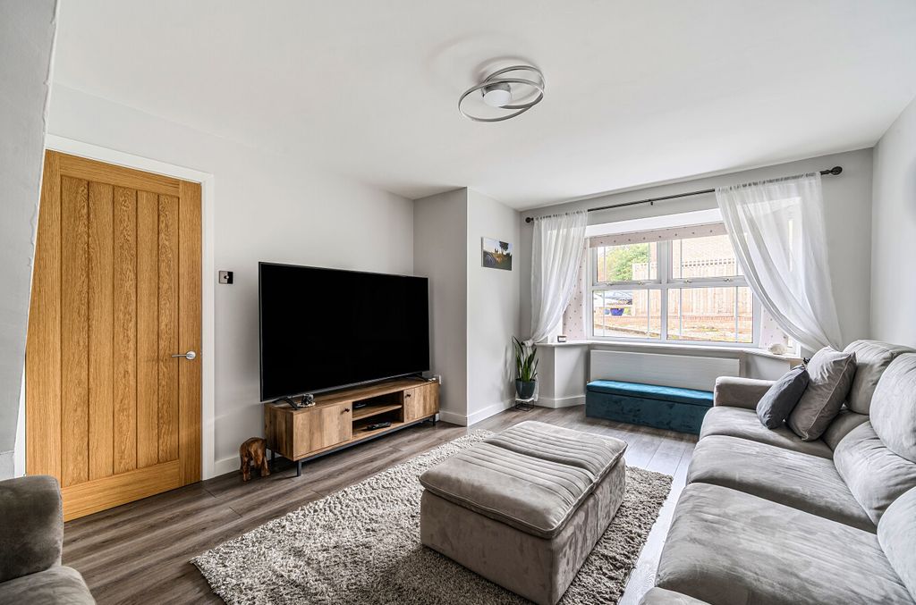 Property photo 2 of 18 Sitting Room