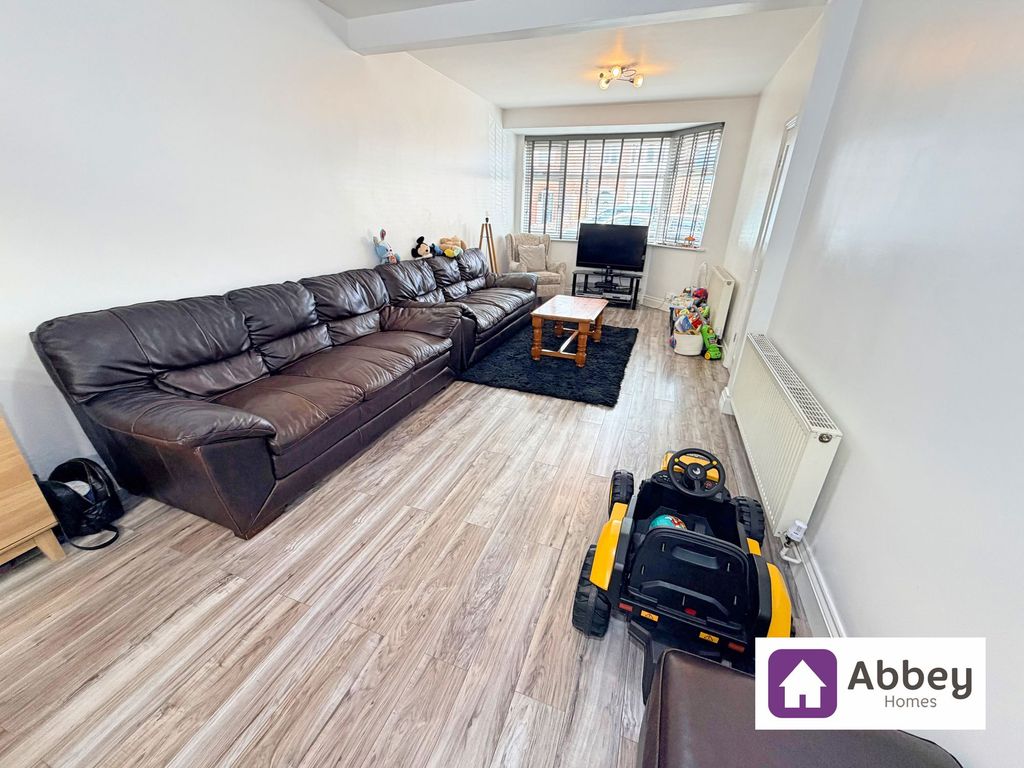 Property photo 3 of 15 Lounge