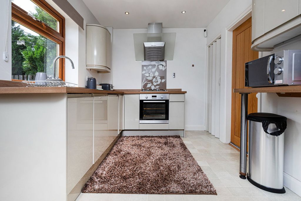 Property photo 2 of 33