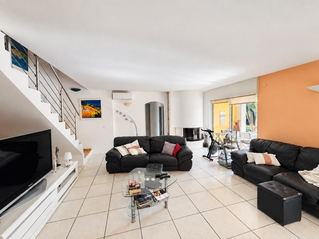 Property photo 3 of 17 Photo_6Cb28076Eb1F6205Ea64E983F03Be0d2