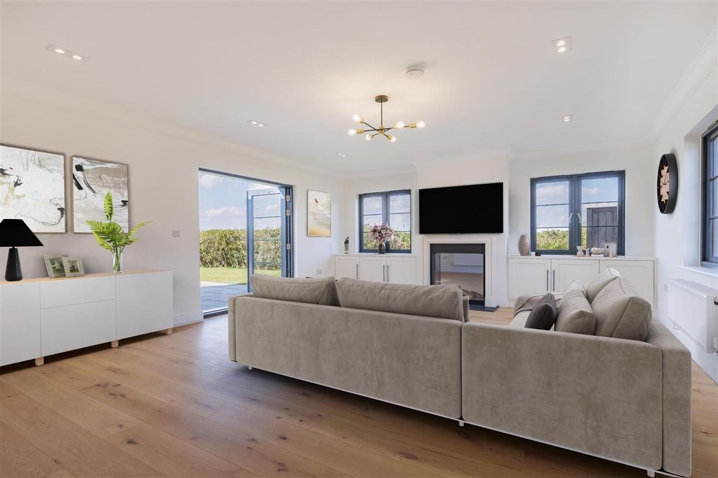 Property photo 3 of 20 4 Meadow Virtual (2).Jpg