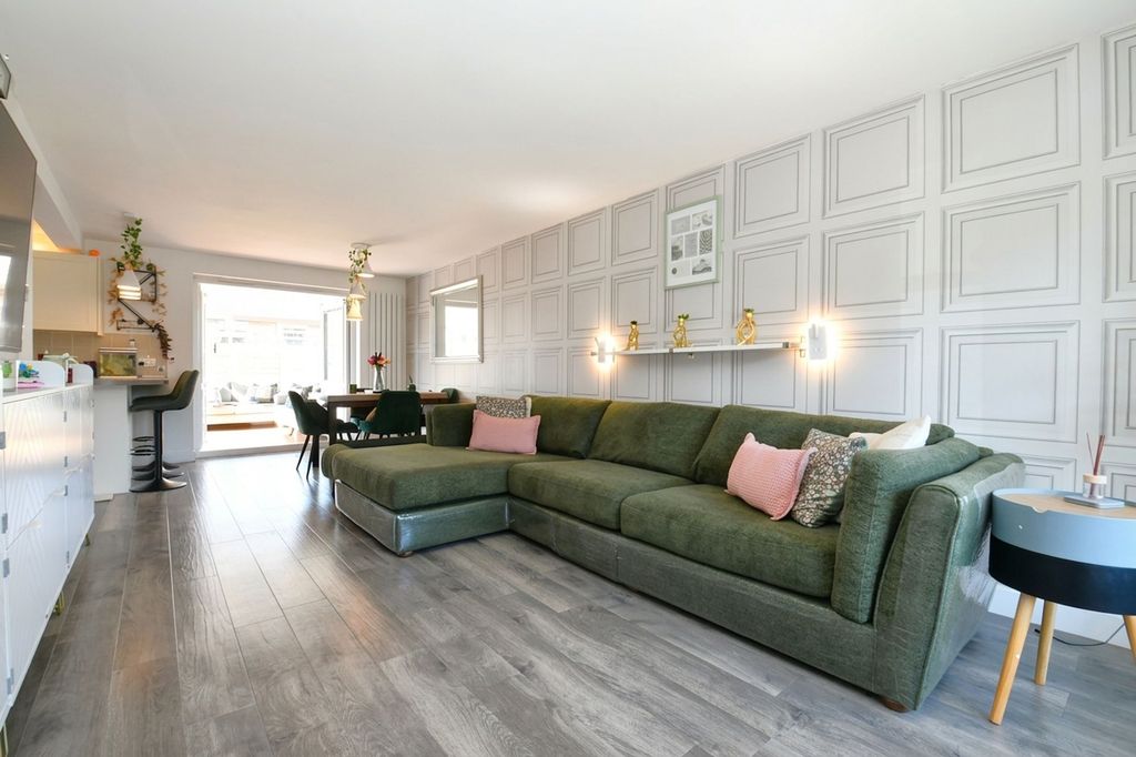 Property photo 3 of 22