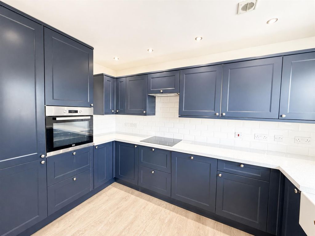Property photo 2 of 9 Kitchen.Jpg