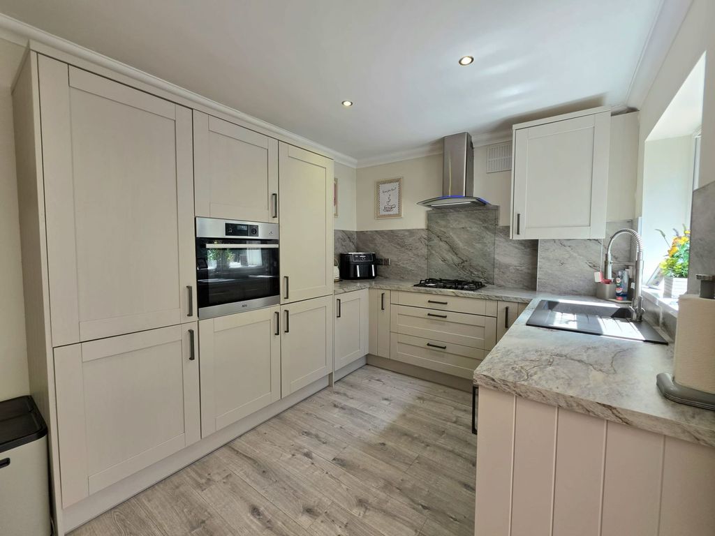 Property photo 3 of 13 Kitchen/Diner