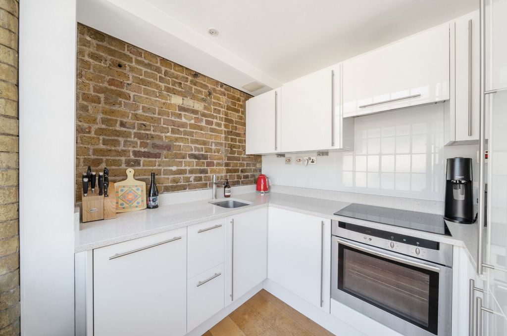 Property photo 3 of 21