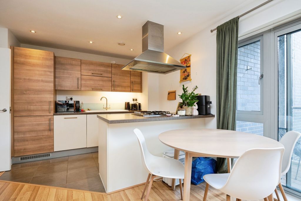 Property photo 2 of 17 13Saundersapartmentsmerchantstreetlondone34Ps-13-13