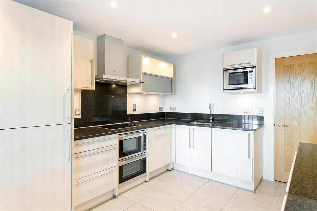 Property photo 3 of 23 Picture No. 08