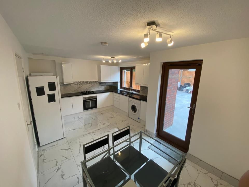 Property photo 1 of 11 Kitchen.Jpg