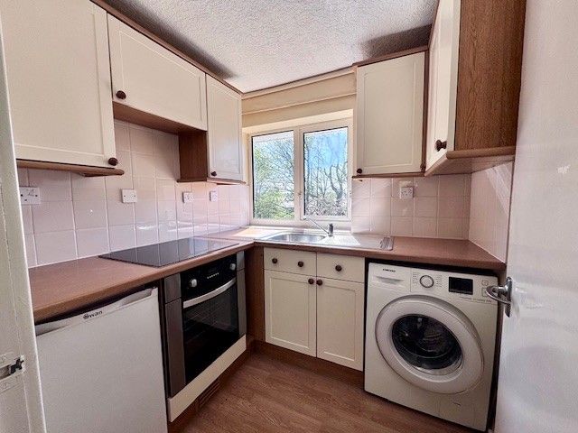 Property photo 2 of 7 Kitchen