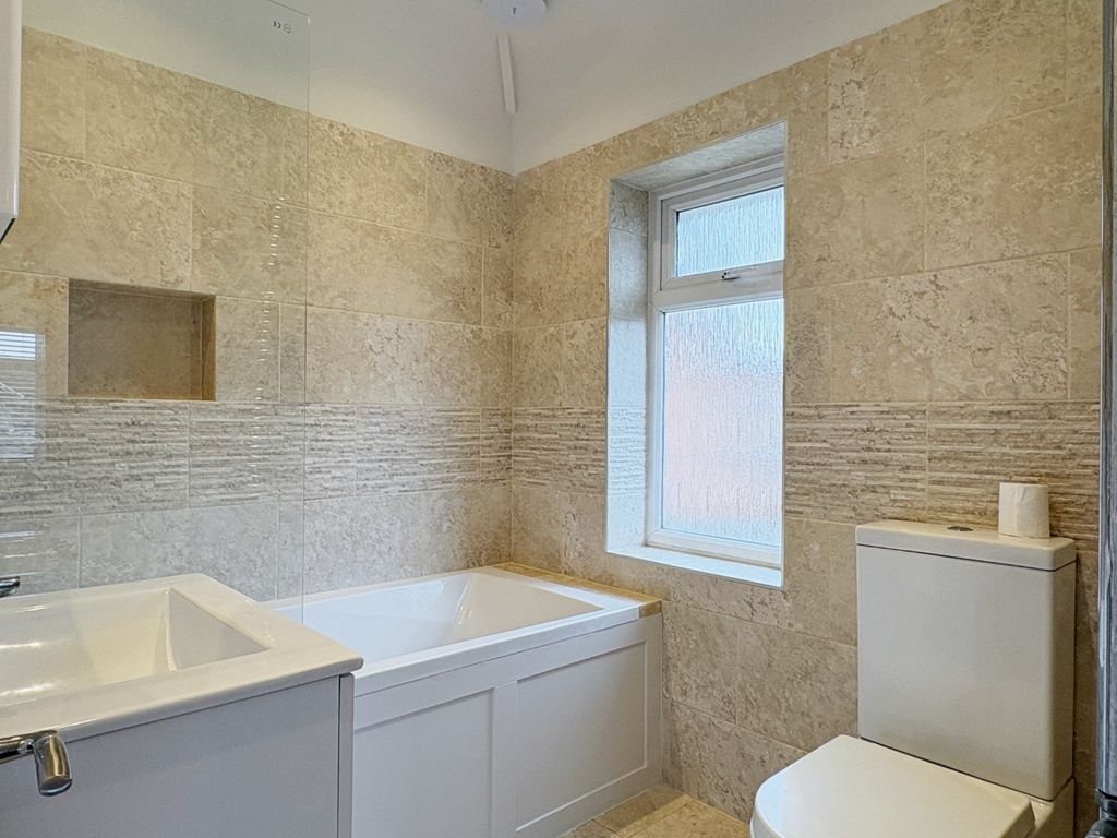 Property photo 3 of 17 4910673