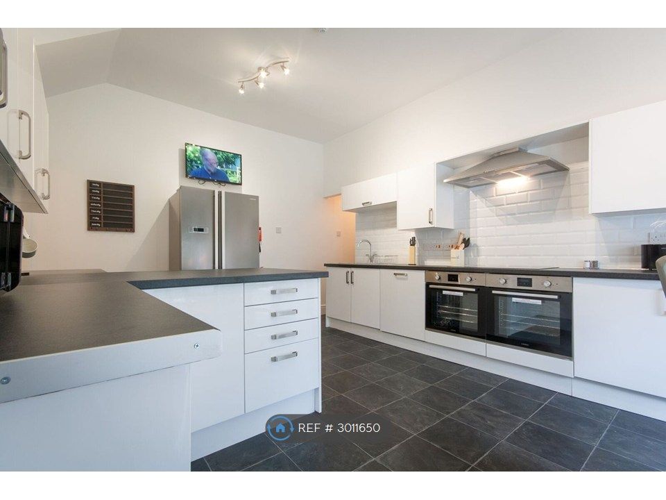 Property photo 3 of 13 Shared Kitchen