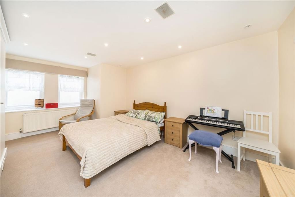 Property photo 3 of 5