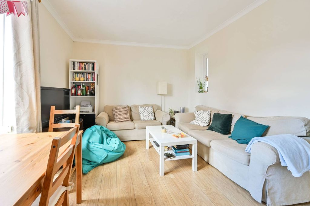 Property photo 2 of 9