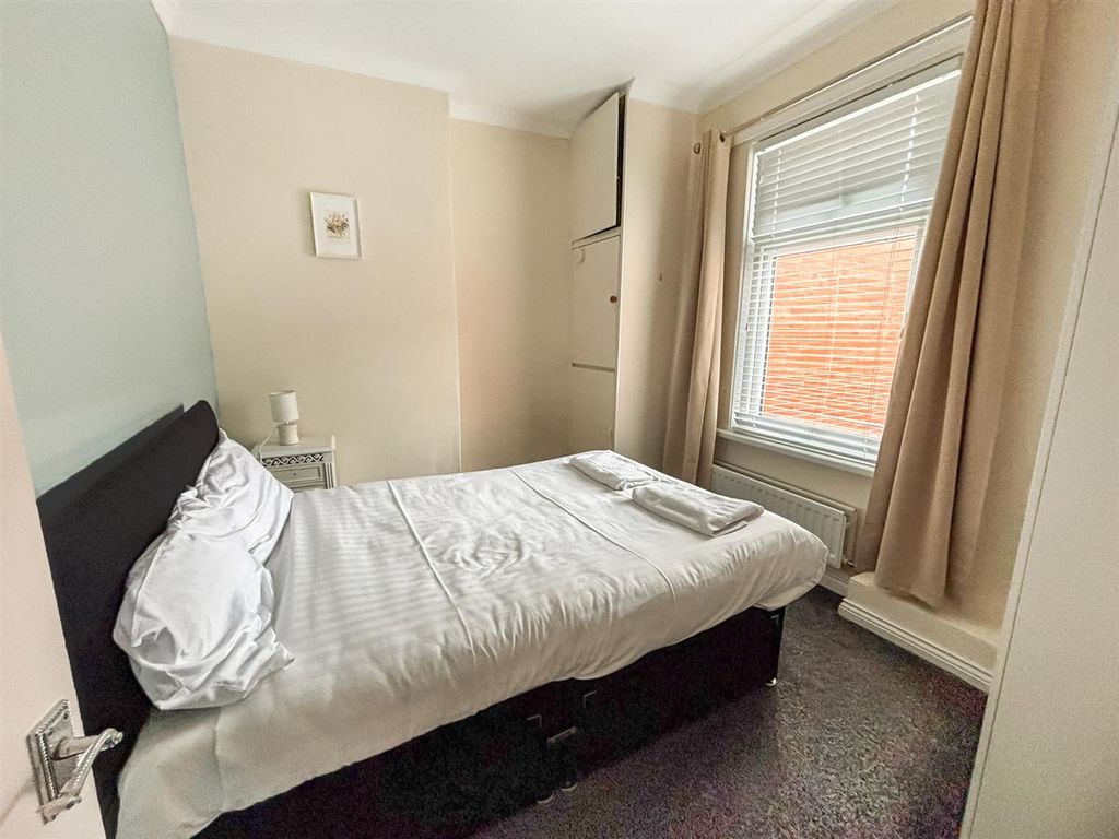 Property photo 3 of 12 Bedroom 2