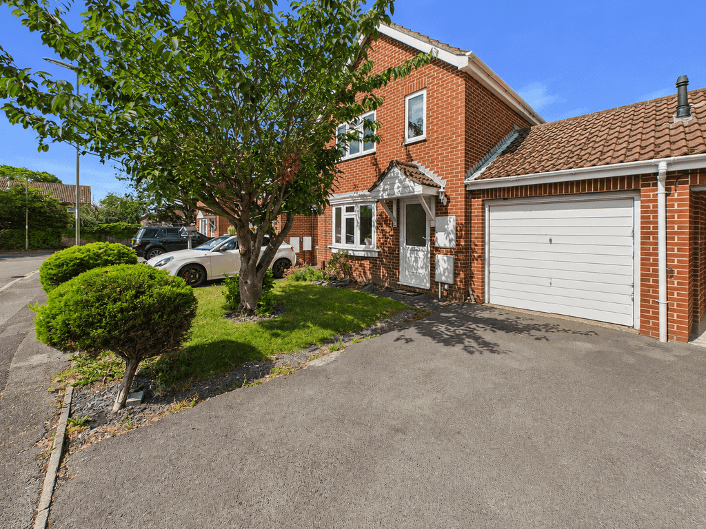 Property photo 1 of 11 A Three Bedroom Detached Family Home Located In A Pleasant Cul De Sac