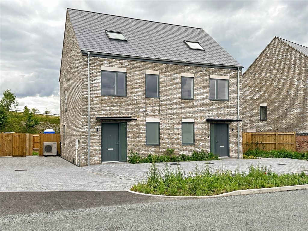Property photo 1 of 19 7Fb41Baf3Ed7222ee8De4A2Cde3E744c96A5d1B5.Jpg