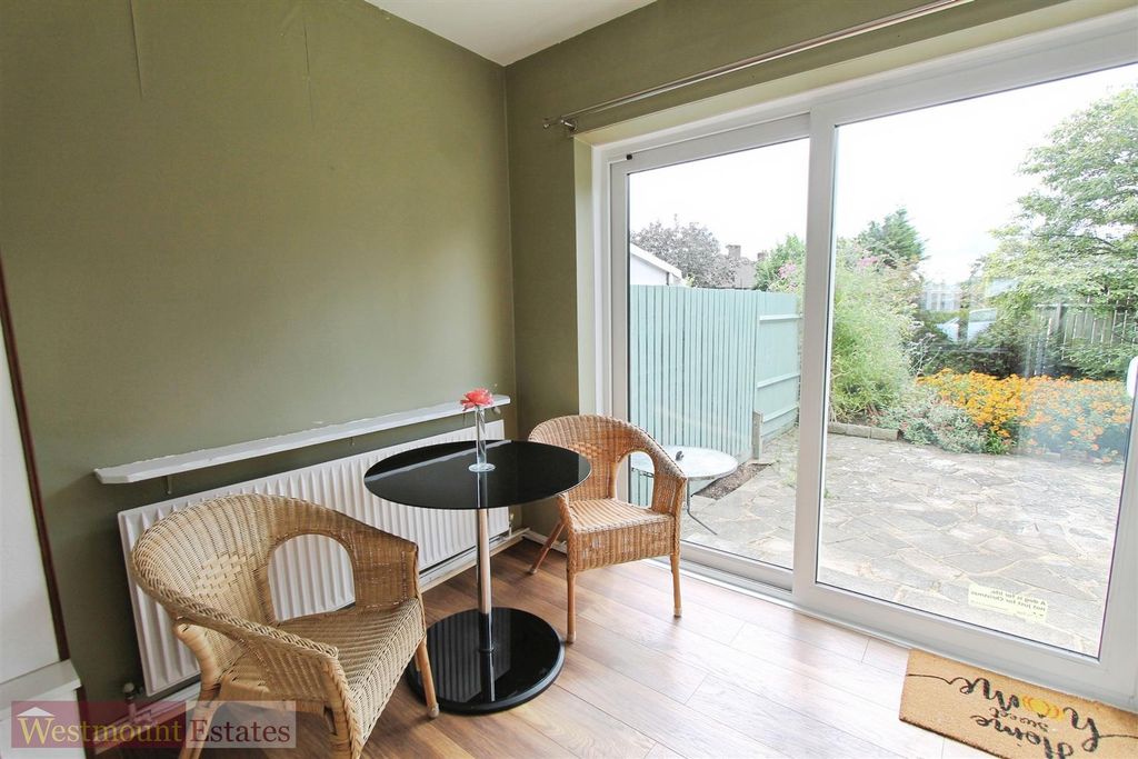 Property photo 3 of 10 Dining Area