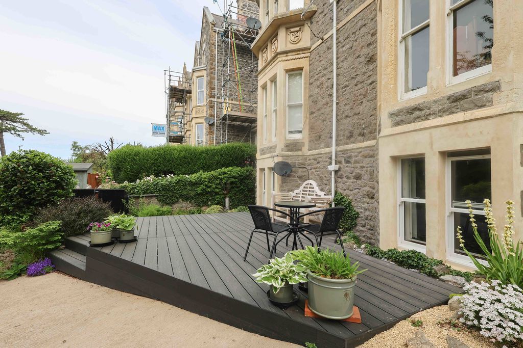 Property photo 3 of 21 Decking