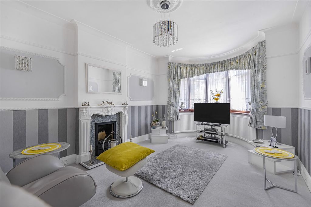 Property photo 2 of 22