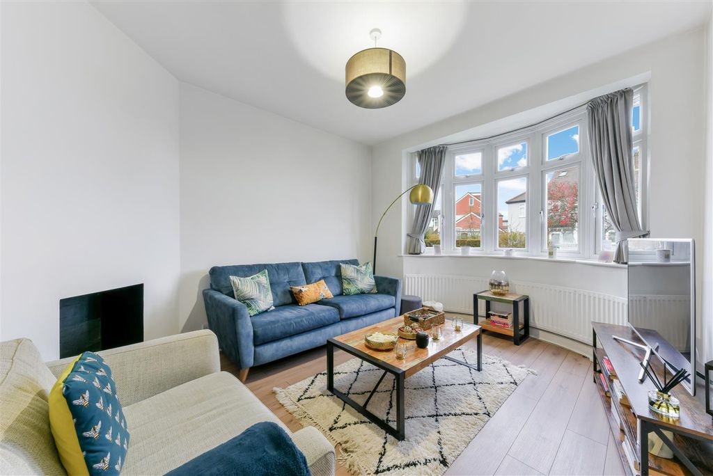 Property photo 2 of 16 Grasmere Avenue (8).Jpg