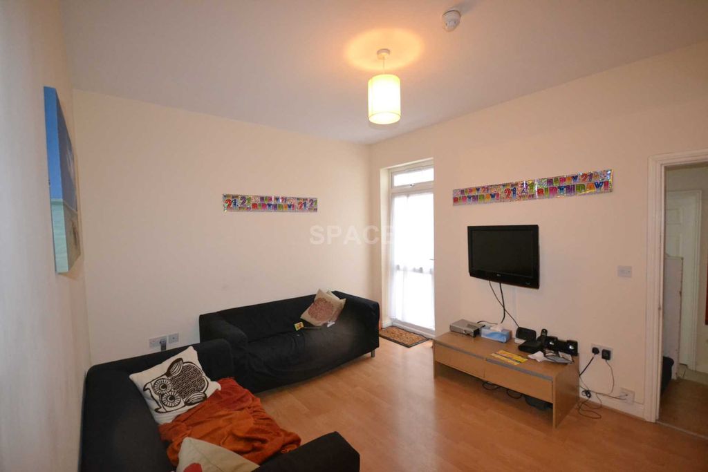 Property photo 2 of 11