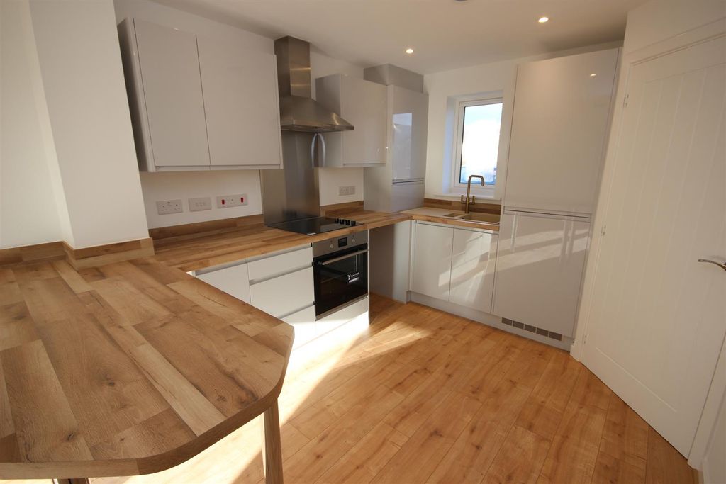 Property photo 2 of 14 Kitchen 2.Jpg