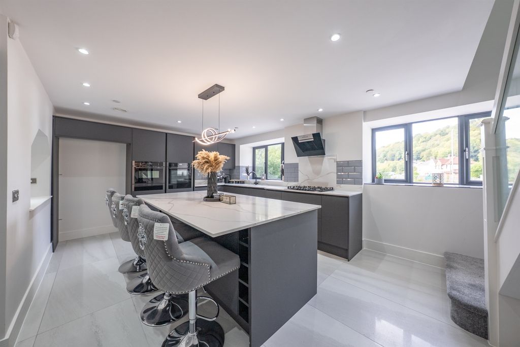 Property photo 3 of 29